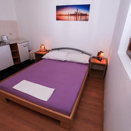 Robinson Dora Apartment Putnikovic Exterior photo