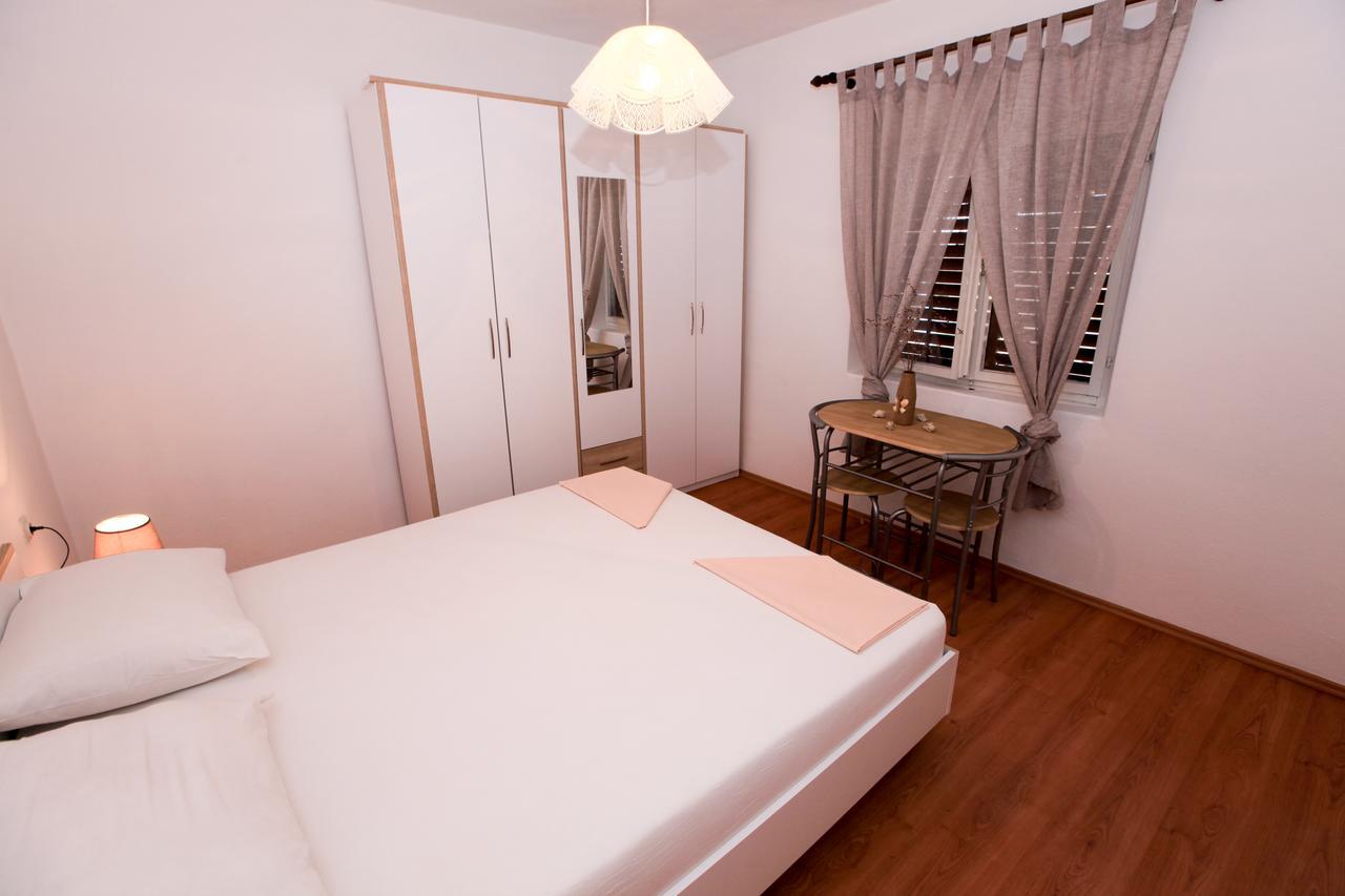 Robinson Dora Apartment Putnikovic Exterior photo